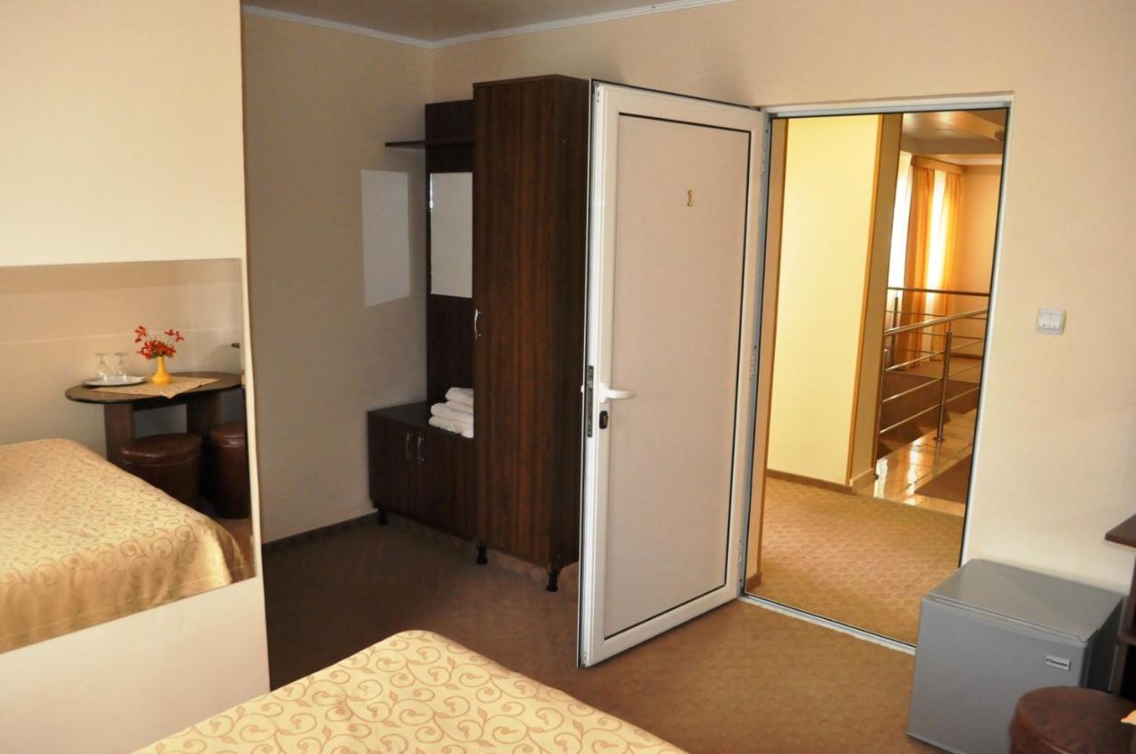 Hotel Andrei Cîmpia Turzii Exterior foto